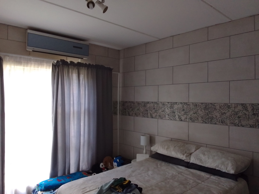 3 Bedroom Property for Sale in Safari Gardens North West